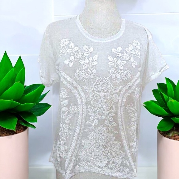 NEW Forever 21 Embossed Rolled-Up Sleeve Top - Picture 4 of 16